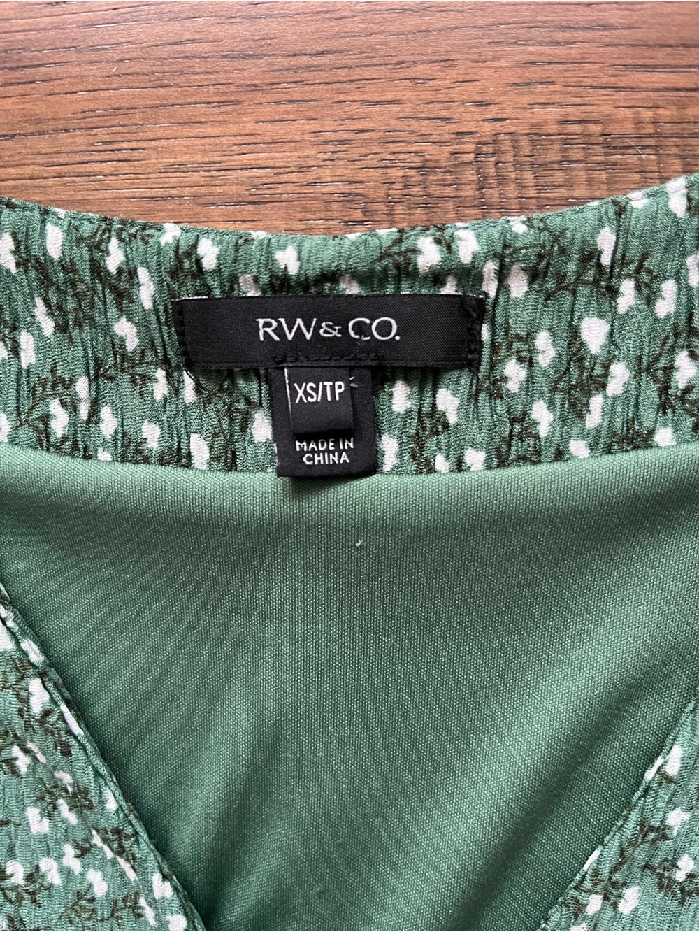 RW&CO. Green V-Neck Smocked-Waist Long Sleeve Dress XS - Picture 11 of 15